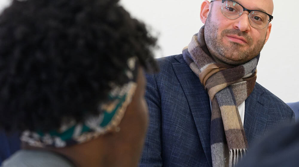 Innenminister René Wilke sieht in dem geplanten Landesaufnahmegesetz eine Entlastung für Kommune.  / Foto: Patrick Pleul/dpa