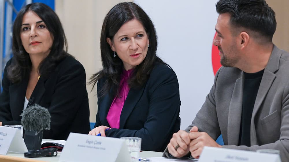 Bildungssenatorin Katharina Günther-Wünsch (CDU) startete ein Projekt zur Wertevermittlung an Schulen.  / Foto: Jens Kalaene/dpa