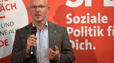 Daniel Keip von der SPD lag bei der Wahl vor CDU-Amtsinhaber Scheller. (Archivbild) / Foto: Michael Bahlo/dpa