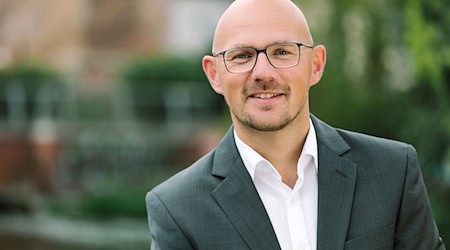 Der SPD-Politiker Daniel Keip wird neuer OB in Brandenburg an der Havel und löst CDU-Mann Steffen Scheller an der Rathausspitze ab. (Archivbild) / Foto: Annette Koroll/SPD Brandenburg/dpa