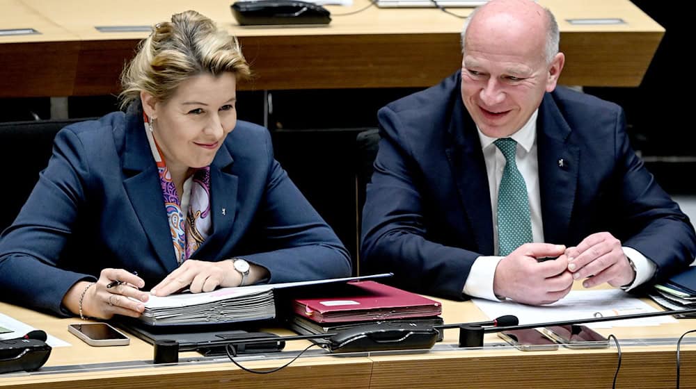 Das Berliner Abgeordnetenhaus beriet in Anwesenheit des Regierenden Bürgermeisters Kai Wegner (CDU) über Milliarden aus dem Sondervermögen des Bundes. / Foto: Britta Pedersen/dpa