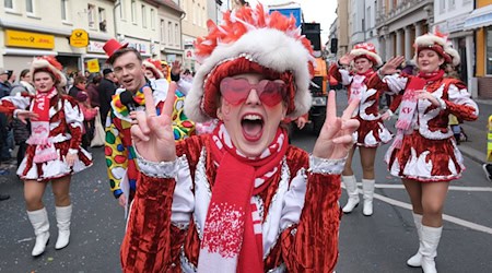 Der ostdeutsche Karneval will seine Besonderheit auch offiziell bescheinigt bekommen. (Archivbild) / Foto: Sebastian Willnow/dpa