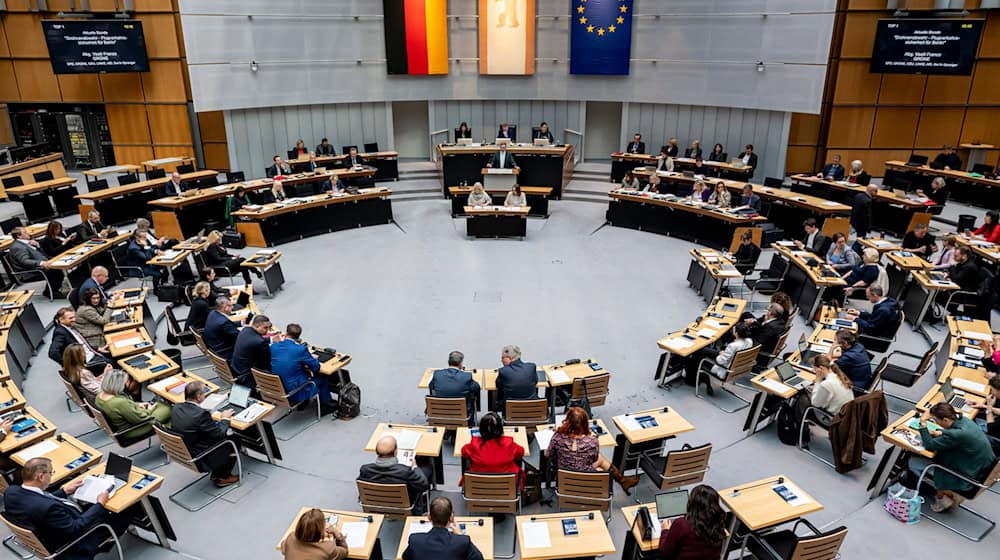 Das Berliner Abgeordnetenhaus beriet über den Gesetzentwurf des Bündnisses «Berlin autofrei».  / Foto: Fabian Sommer/dpa