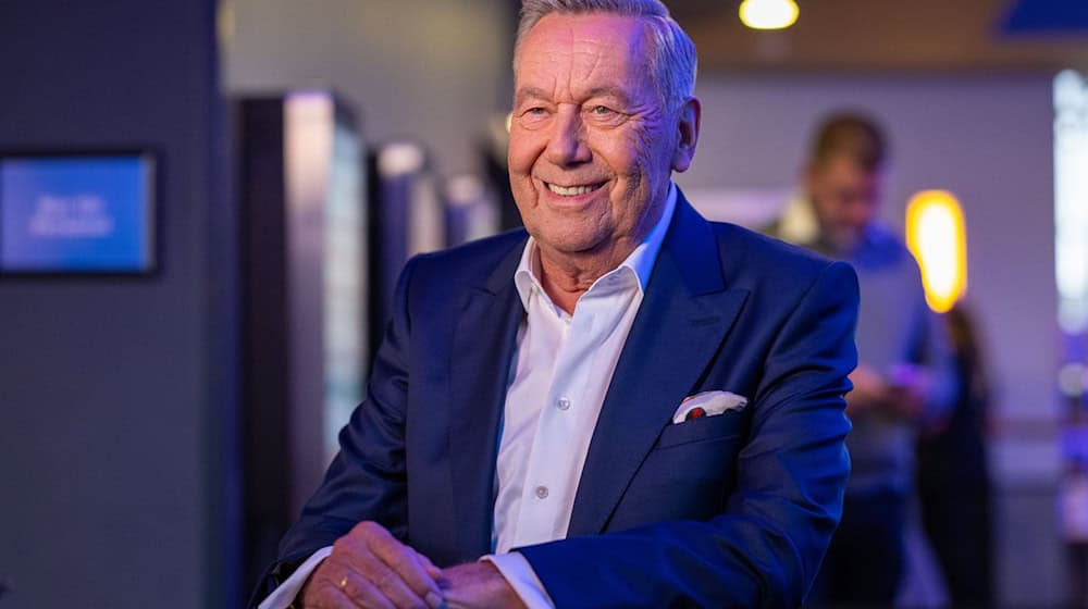 Roland Kaiser - ein neuer Kinofilm widmet sich seiner Karriere. (Archivbild) / Foto: Guido Kirchner/dpa