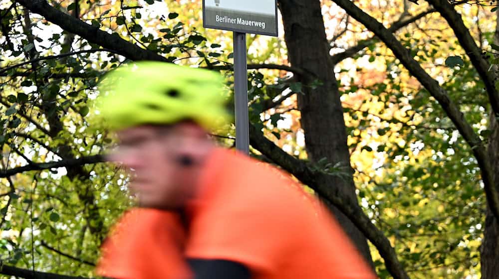 Der Mauerweg ist nicht zuletzt bei Radfahrern beliebt.  / Foto: Lilli Förter/dpa