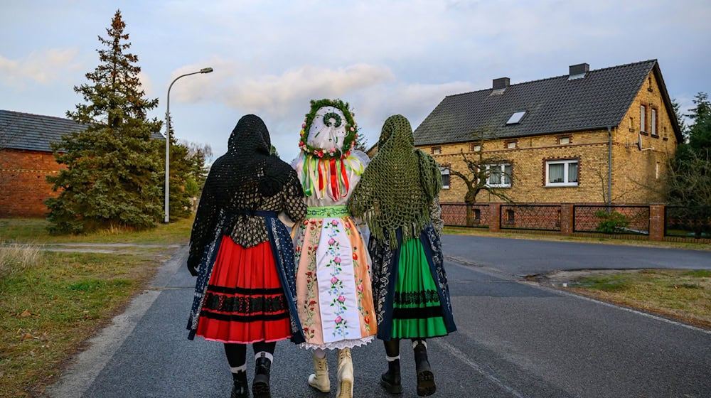 Das «Bescherkind» ist eine sorbische Tradition in der Lausitz. (Archivbild) / Foto: Patrick Pleul/dpa