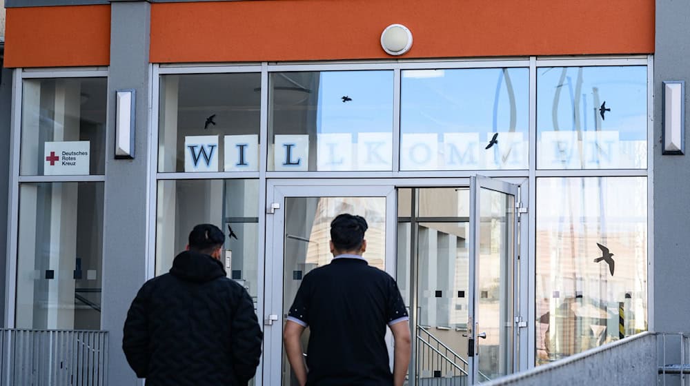 Asylbewerber bekommen in den Übergangseinrichtungen unter anderem Sprachkurse. / Foto: Patrick Pleul/dpa