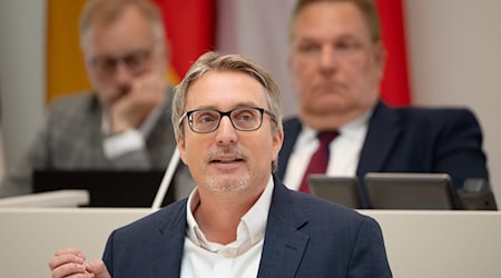 Der Brandenburger SPD-Landtagsfraktionsvorsitzende Björn Lüttmann hofft noch auf ein Einlenken des Koalitionspartners BSW. (Archivbild) / Foto: Soeren Stache/dpa