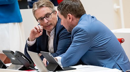 Björn Lüttmann, Fraktionsvorsitzender der SPD in Brandenburg, zeigte sich von den Neuigkeiten überrascht. (Archivbild) / Foto: Fabian Sommer/dpa