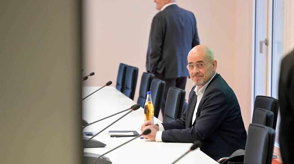 Gegen den BSW-Fraktionsvorsitzenden im Landtag von Brandenburg, Niels-Olaf Lüders, wurde ein Misstrauensantrag gestellt. / Foto: Michael Bahlo/dpa