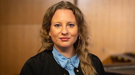 Die BSW-Landesvorsitzende Friederike Benda sucht mit der zerstrittenen Landtagsfraktion in Brandenburg nach einem Ausweg aus der Krise. (Archivbild) / Foto: Soeren Stache/dpa