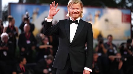 Hollywoodstars wie Jesse Plemons fühlen sich bei den Dreharbeiten in der Hauptstadt wohl. (Archivbild) / Foto: Scott A Garfitt/Invision/dpa