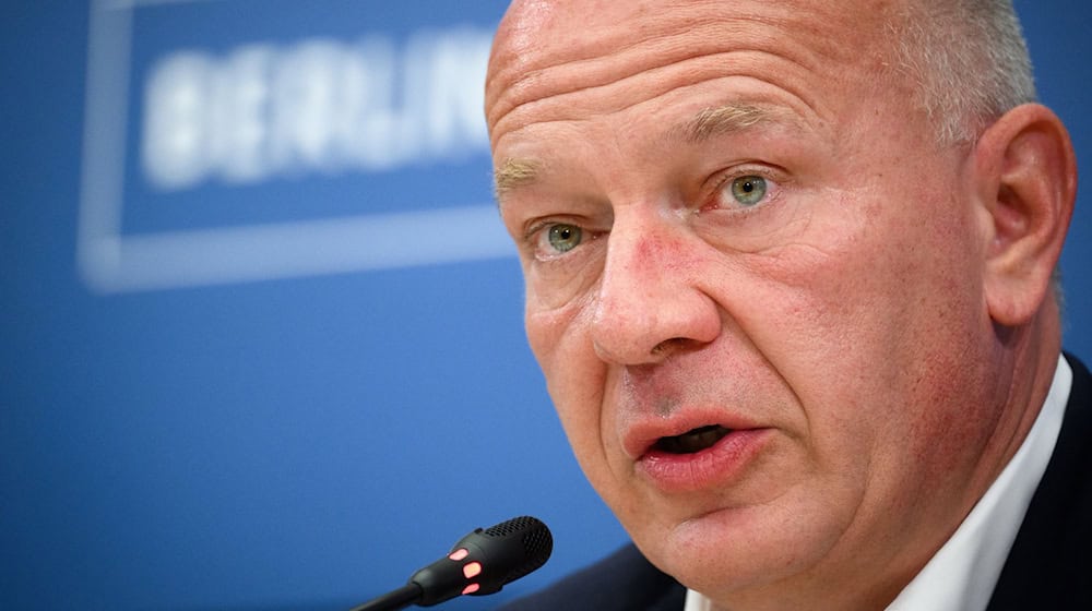 Berlins Regierender Bürgermeister Kai Wegner (CDU) lobte die länderübergreifende Zusammenarbeit. (Archivbild) / Foto: Bernd von Jutrczenka/dpa