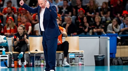 Joel Banks freut sich nach einem Sieg der BR Volleys. (Archivbild) / Foto: Julius Frick/dpa