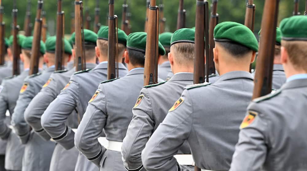 Wachbataillon der Bundeswehr hat Aufstellung genommen. (Archivbild) / Foto: Soeren Stache/dpa