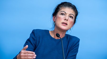 BSW-Chefin Sahra Wagenknecht hat kein Verständnis dafür, dass nicht alle Landtagsabgeordneten ihrer Partei in Brandenburg ihre Positionen voll mittragen. (Archivbild) / Foto: Michael Kappeler/dpa