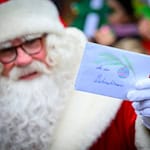 Der Weihnachtsmann kümmert sich in Himmelpfort um die Briefe von Kindern. (Archivbild) / Foto: Patrick Pleul/dpa