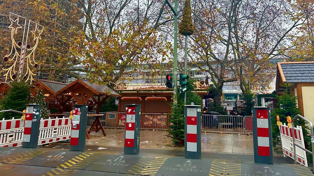 Die Sicherheitsmaßnahmen am Weihnachtsmarkt an der Gedächtniskirche wurden aktualisiert. / Foto: Eleana Arioli/dpa