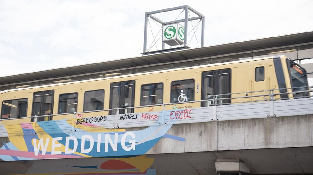 An zwei Tagen kann an der S- und U-Bahnstation Wedding Kleidung gespendet werden. (Symbolbild) / Foto: Sebastian Gollnow/dpa
