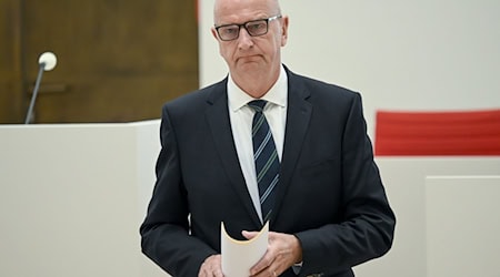 Brandenburgs Regierungschef Dietmar Woidke (SPD) äußert sich zur bevorstehenden Abstimmung über die Rundfunkreform. (Archivbild) / Foto: Britta Pedersen/dpa