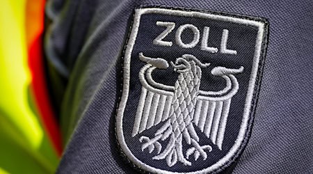 Beamte des Zolls haben hunderte Personenbefragungen durchgeführt. (Symbolbild) / Foto: Soeren Stache/dpa