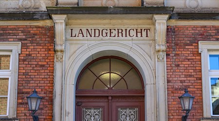 Am Landgericht Cottbus wurde ein Urteil gegen einen 26-jährigen Häftling gesprochen. (Archivbild) / Foto: Patrick Pleul/dpa