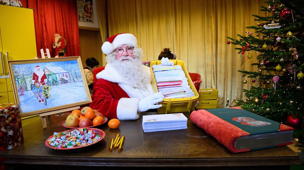 In Himmelpfort ist die zentrale Poststelle des Weihnachtsmannes in Brandenburg. (Archivbild) / Foto: Bernd von Jutrczenka/dpa