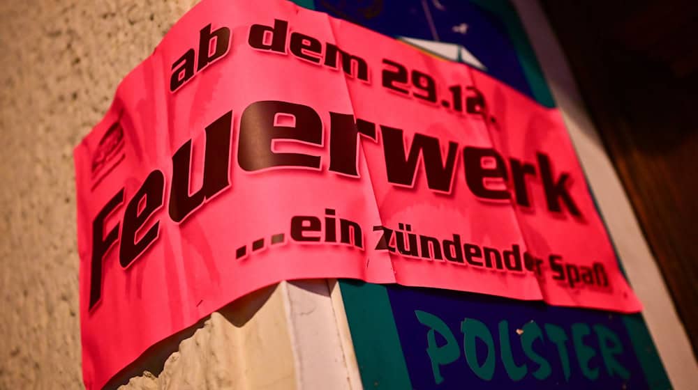 330 Kilo Feuerwerkskörper hat die Polizei bei einem Berliner beschlagnahmt.  / Foto: Sebastian Christoph Gollnow/dpa