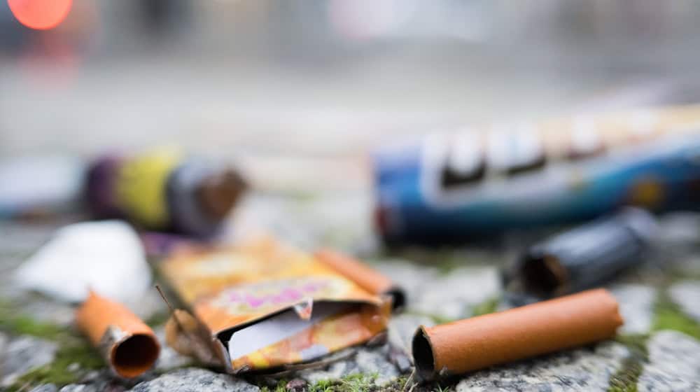 Ein Vater findet im Zimmer seines Sohnes in Berlin Dutzende illegaler Böller aus dem Ausland. (Symbolbild) / Foto: Sebastian Gollnow/dpa