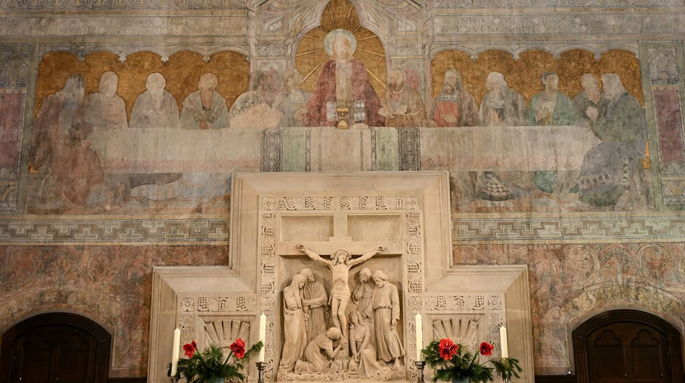 Die Wandmalerei wurde nach den Zweiten Weltkrieg übermalt. / Foto: Britta Pedersen/dpa