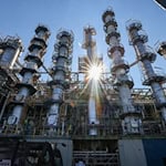 Auf einem Chemiegipfel wollen Arbeitgeberverbände und Gewerkschaften fünf Kernforderungen an die Bundesregierung übergeben. (Symbolbild) / Foto: Jan Woitas/dpa