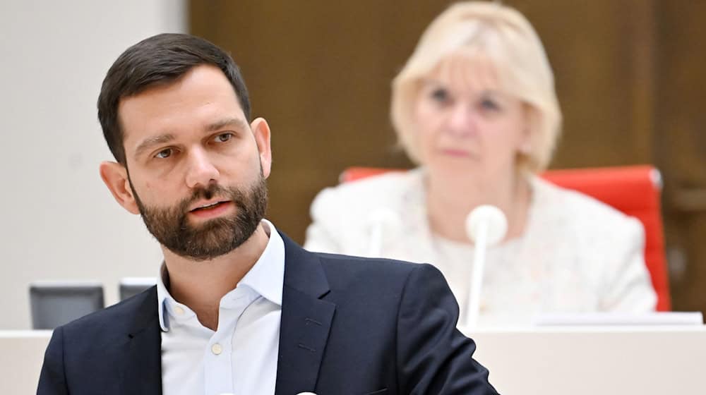 Der BSW-Landtagsabgeordnete Stefan Roth warnt davor, Deutschland «kriegstüchtig» zu machen. / Foto: Soeren Stache/dpa