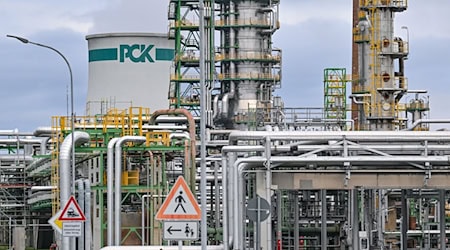 Gute Nachrichten für die Beschäftigten der PCK-Raffinerie in Schwedt. (Archivbild) / Foto: Patrick Pleul/dpa