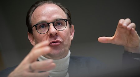 BVG-Chef Henrik Falk will im Frühjahr weitere U-Bahnen bestellen. (Archivbild) / Foto: Sebastian Gollnow/dpa