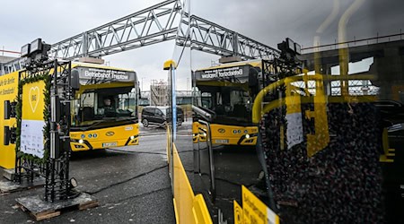 Der neue Betriebshof für E-Busse in Treptow soll 2027 in Betrieb gehen.  / Foto: Jens Kalaene/dpa