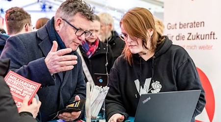 In Cottbus suchen viele Unternehmen händeringend nach Personal. / Foto: Frank Hammerschmidt/dpa
