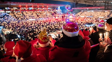 Das Stadion an der Alten Försterei erstrahlt im weihnachtlichen Lichterglanz. (Archivbild) / Foto: Christoph Soeder/dpa