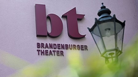 Welche Zukunft hat das Theater in der Stadt Brandenburg an der Havel? Der Aufsichtsrat befasst sich mit der Entwicklung des Hauses. (Archivbild)  / Foto: Jonathan Penschek/dpa