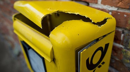 Im Dezember meldete die Polizei in Brandenburg vermehrt Fälle, in denen Briefkästen mit Böllern gesprengt wurden.(Symbolbild) / Foto: picture alliance / dpa