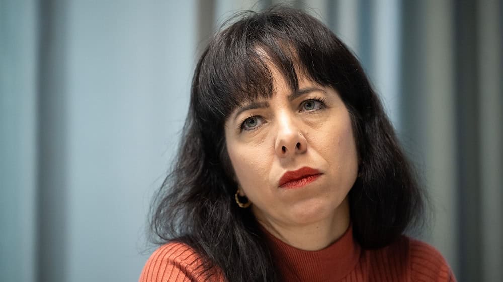 «Wir brauchen eine umarmende Politik, die die Schmerzen und Probleme aller Berlinerinnen und Berliner sieht, seien sie jüdisch oder palästinensisch», sagt Elif Eralp. / Foto: Sebastian Christoph Gollnow/dpa