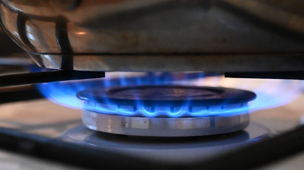 Bei Gas- und Strompreisen zeichnet sich für das neue Jahr Entlastung für die Verbraucher ab. (Archivbild) / Foto: Anna Ross/dpa
