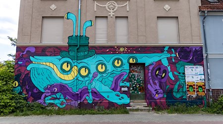 Das Wohnprojekt wurde schon in der Vergangenheit mehrfach attackiert. (Archivbild) / Foto: Frank Hammerschmidt/dpa