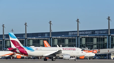 Die Lufthansa-Tochter Eurowings stationiert am BER künftig neun Flugzeuge, zwei mehr als bisher. (Archivbild) / Foto: Patrick Pleul/dpa-Zentralbild/dpa