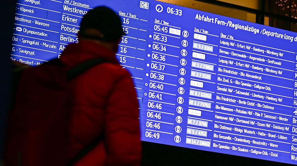 Der Fahrplanwechsel am Sonntag bringt für die Fahrgäste in Berlin und Brandenburg einige Änderungen mit sich. (Archivbild) / Foto: Sebastian Christoph Gollnow/dpa