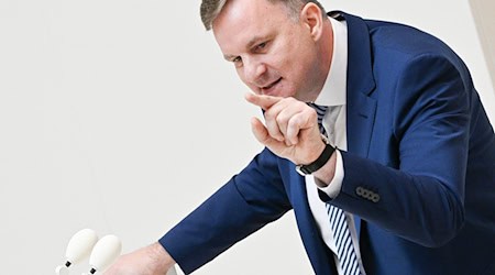 Der CDU-Finanzpolitiker Steeven Bretz fordert von der Landesregierung mehr Details über die geplanten Projekte im Milliardenpaket des Bundes für Infrastruktur (Archivbild).  / Foto: Jens Kalaene/dpa