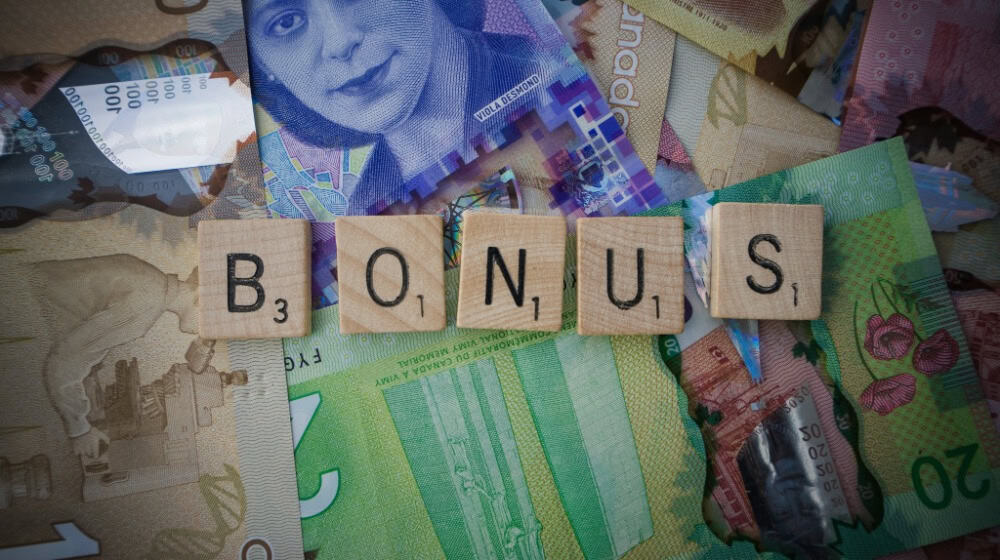 Symbolbild Bonus (Foto von Frugal Flyer auf Unsplash)