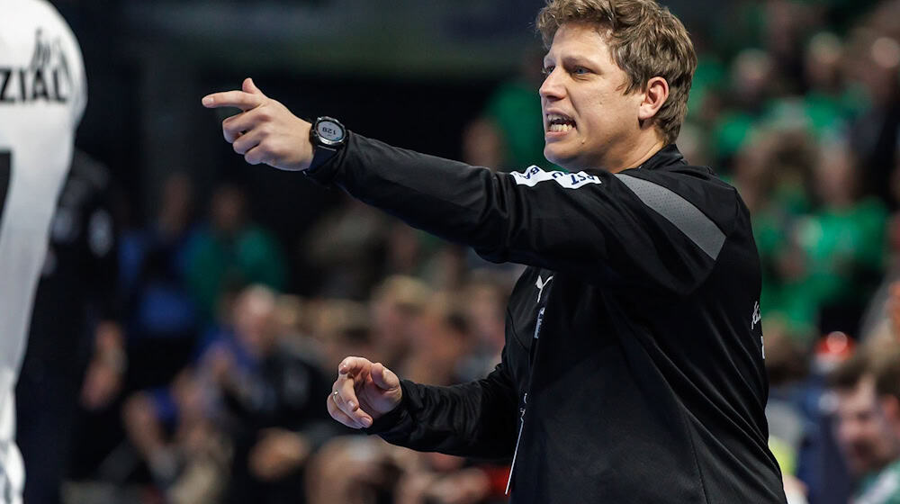 Trainer Nicolej Krickau und die Füchse Berlin spielten in Hannover. / Foto: Andreas Gora/dpa