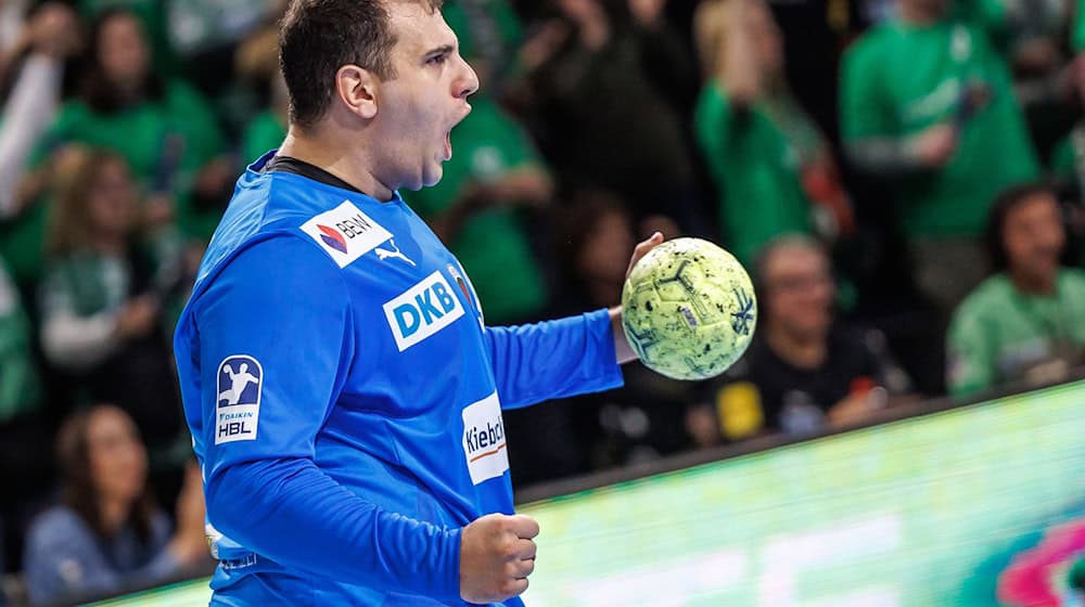 Füchse-Schlussmann Dejan Milosavljev muss weiter zuschauen. (Archivbild) / Foto: Andreas Gora/dpa