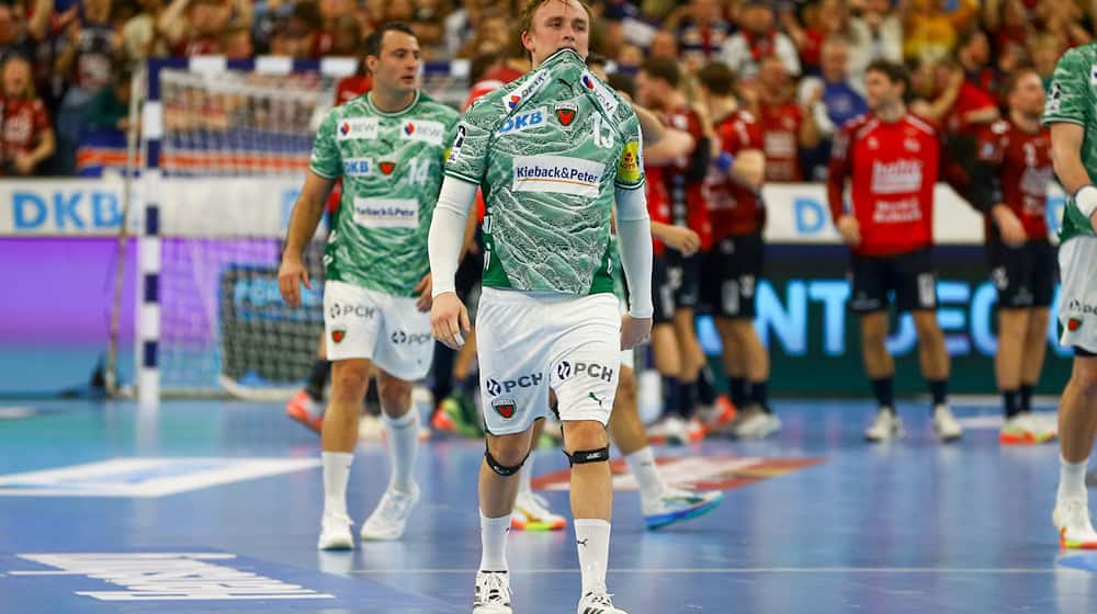 Frust bei Füchse-Spielmacher Tobias Gröndahl.  / Foto: Michael Hundt/dpa