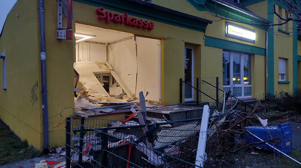 Die Explosionen knallten in der Nacht.  / Foto: Johanna Uminski/dpa